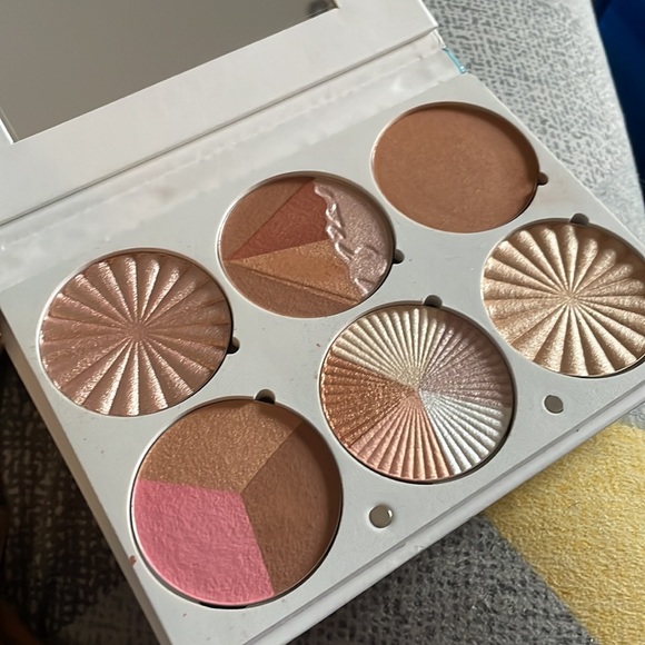 On the glow palette highlighting and bronzing ofra - Picture 2 of 4